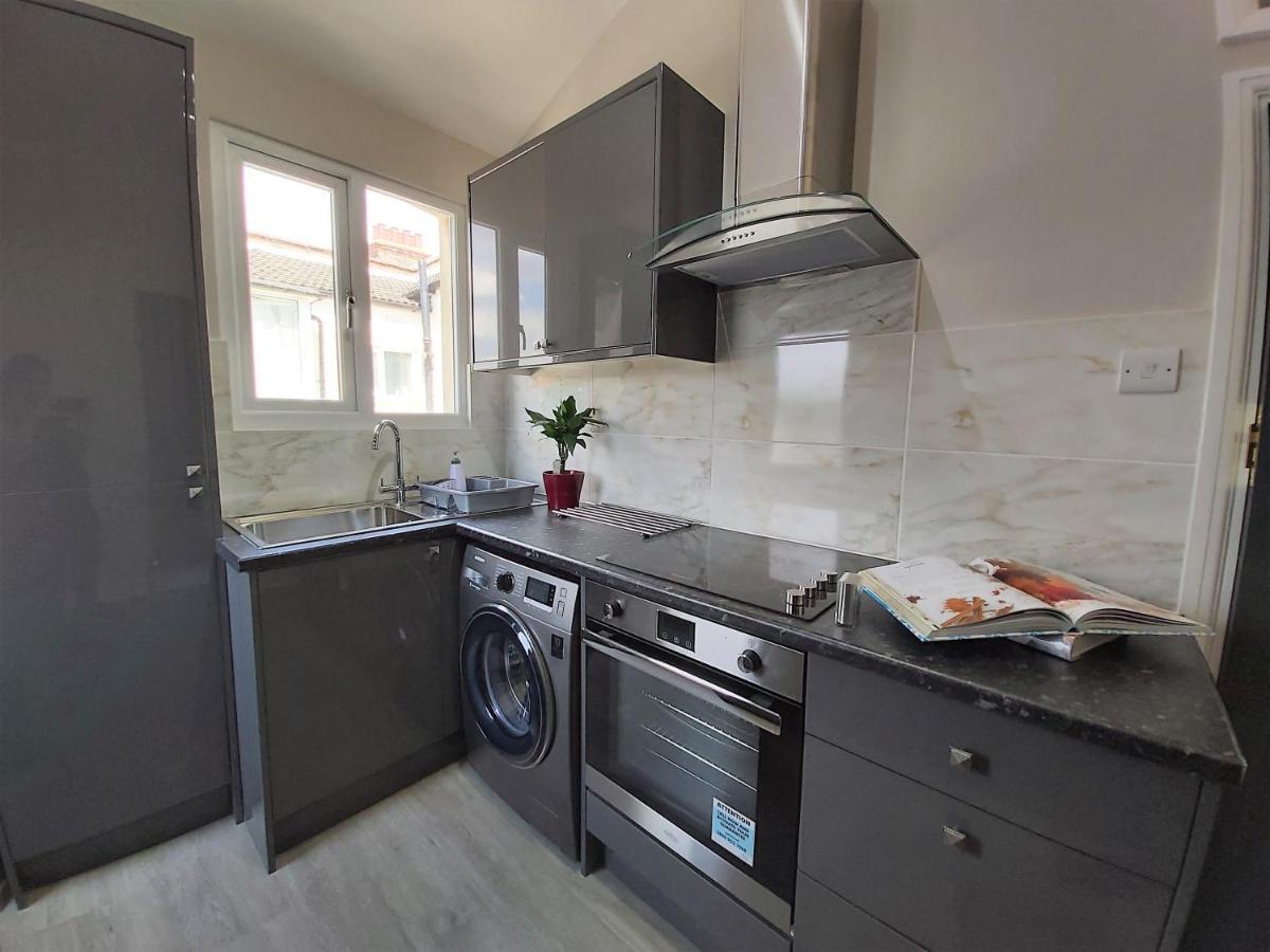 Apartament Beautifully Renovated 2 Bed Flat - Close To Beach Southend-on-Sea Zewnętrze zdjęcie